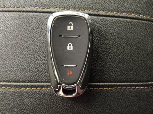Used 2021 Chevrolet Traverse LT FWD image 32