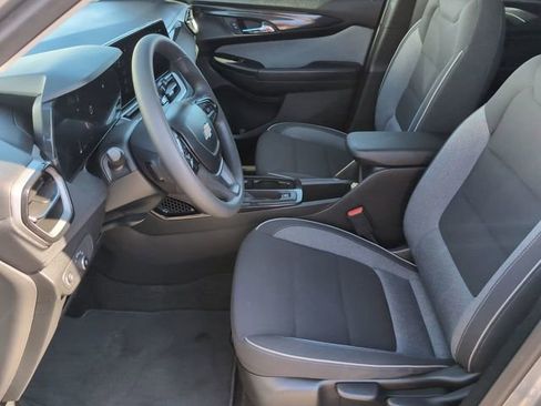 Used 2025 Chevrolet TrailBlazer LS w/ LS Convenience Package FWD image 18