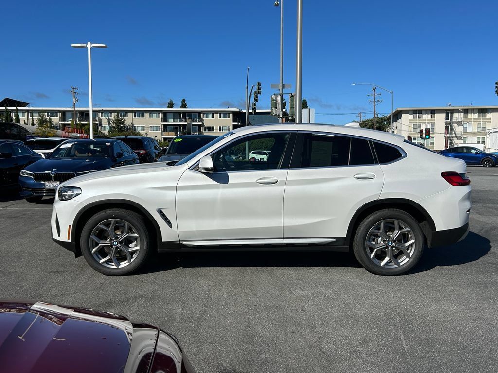 Used 2023 BMW X4 xDrive30i w/ Convenience Package AWD/4WD image 2