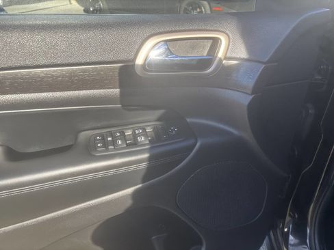 Used 2016 Jeep Grand Cherokee Laredo w/ Quick Order Package 23E image 7