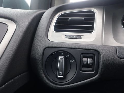 Used 2015 Volkswagen Golf Launch Edition FWD image 17