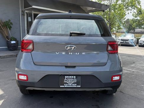Used 2020 Hyundai Venue SE FWD image 5
