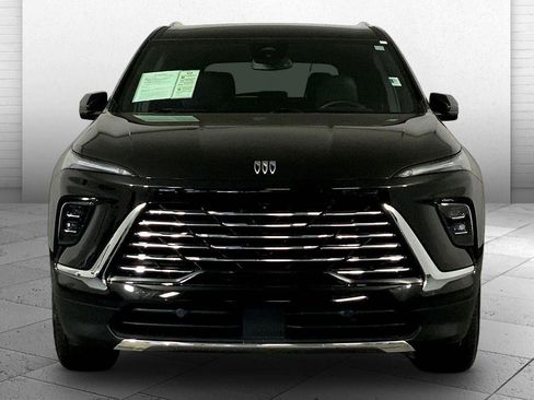 Used 2025 Buick Enclave Preferred FWD image 2