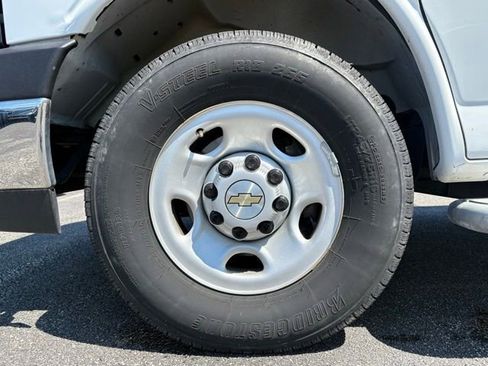 Used 2024 Chevrolet Express 2500 w/ Driver Convenience Package RWD image 17