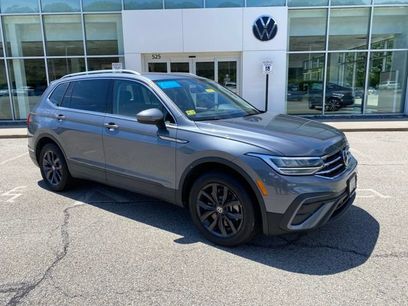 Used 2023 Volkswagen Tiguan SE w/ Panoramic Sunroof Package
