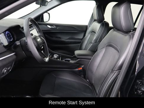 Used 2025 Jeep Grand Cherokee Altitude image 14