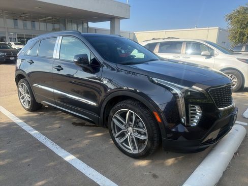 Used 2022 Cadillac XT4 Sport image 2