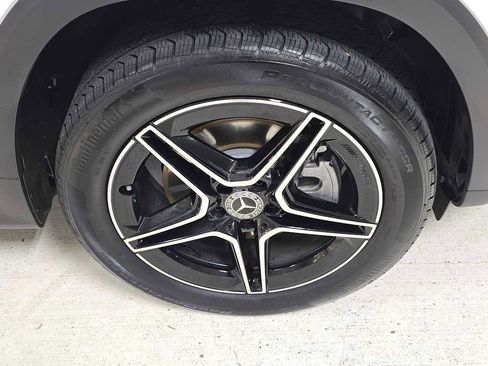 Certified 2025 Mercedes-Benz GLB 250 4MATIC image 9
