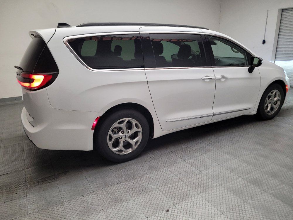 Used 2023 Chrysler Pacifica Limited FWD image 10