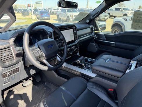 Used 2025 Ford F150 Platinum w/ FX4 Off-Road Package image 9