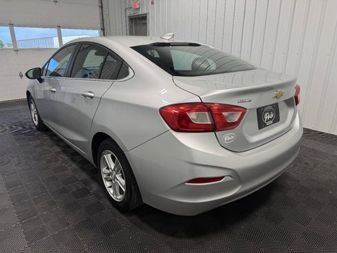 Used 2018 Chevrolet Cruze LT FWD image 4