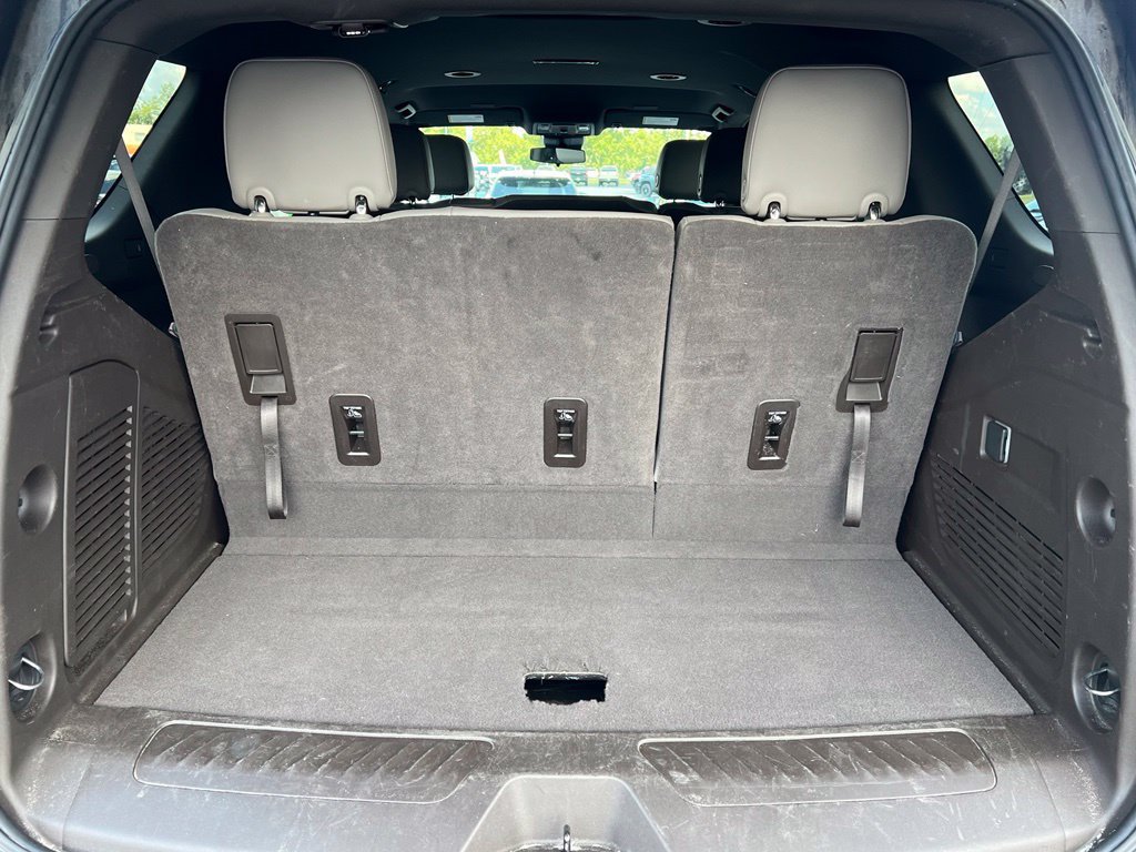 Used 2025 Chevrolet Tahoe LT RWD image 19