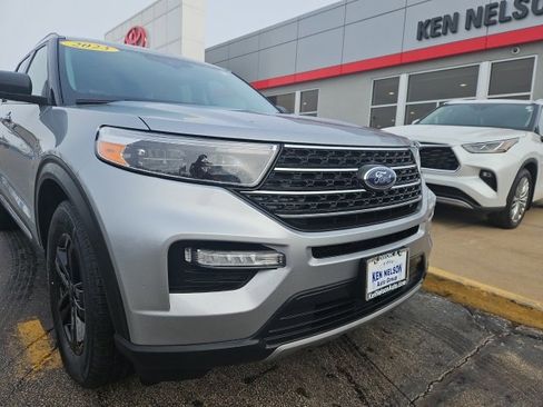 Used 2023 Ford Explorer XLT w/ Equipment Group 202A image 4