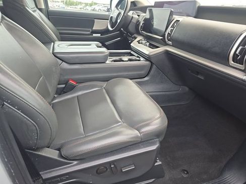 Used 2025 Ford Expedition Max Active AWD/4WD image 8