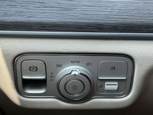 Used 2021 Mercedes-Benz GLS 580 4MATIC w/ Exclusive Trim Package image 20