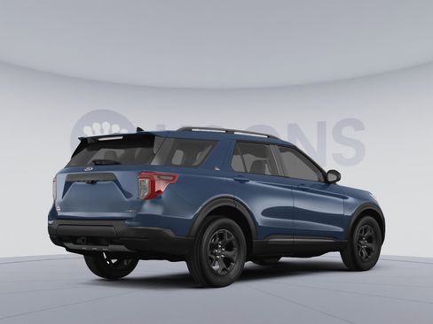 Used 2023 Ford Explorer XLT AWD/4WD image 4