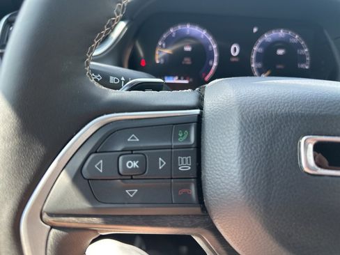 Used 2024 Jeep Grand Cherokee Limited image 40