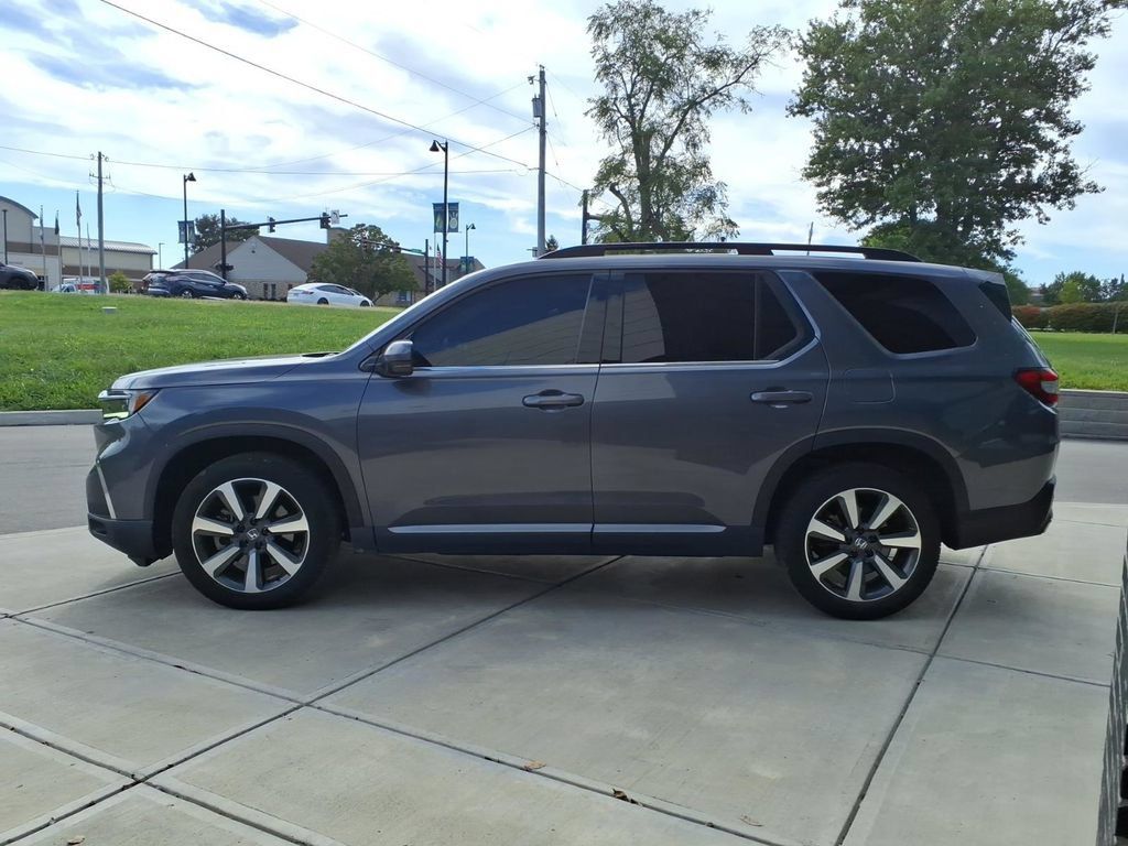 Used 2024 Honda Pilot Touring image 4