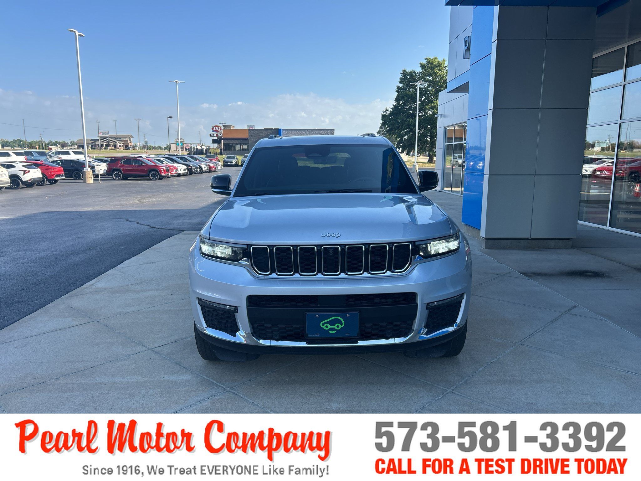 Used 2024 Jeep Grand Cherokee L Limited w/ Luxury Tech Group II AWD/4WD image 2