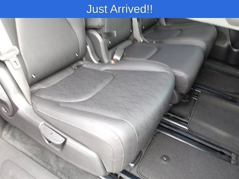 Used 2024 Kia Carnival EX FWD image 12
