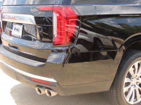 Used 2024 GMC Yukon XL Denali w/ Denali Reserve Package AWD/4WD image 10