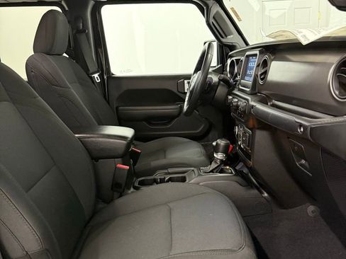 Used 2022 Jeep Gladiator Willys image 17