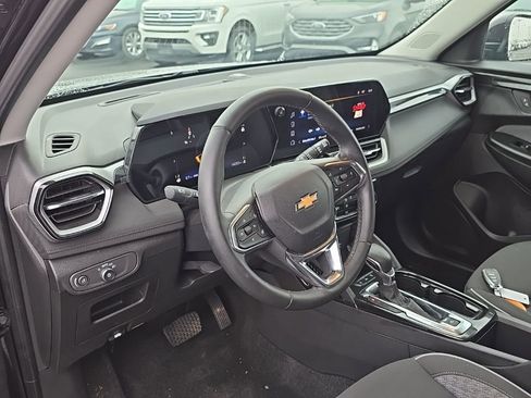 Used 2025 Chevrolet TrailBlazer LT w/ Convenience Package image 13