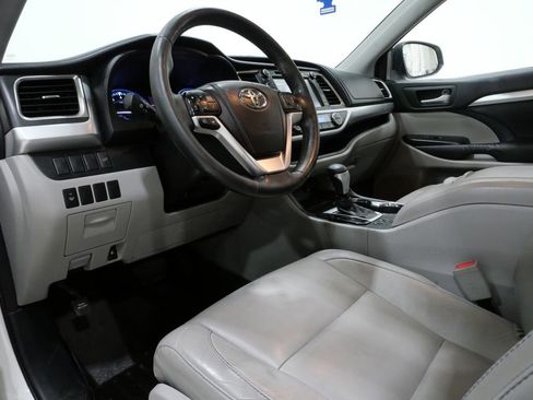 Used 2015 Toyota Highlander XLE image 12