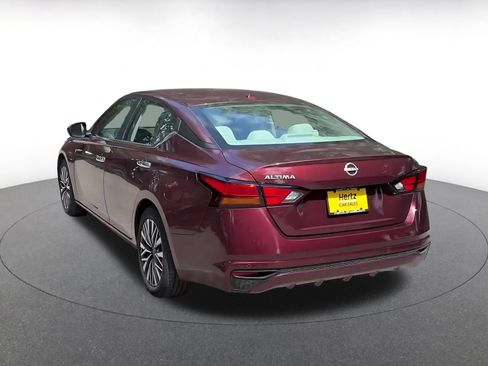 Used 2025 Nissan Altima 2.5 SV FWD image 11