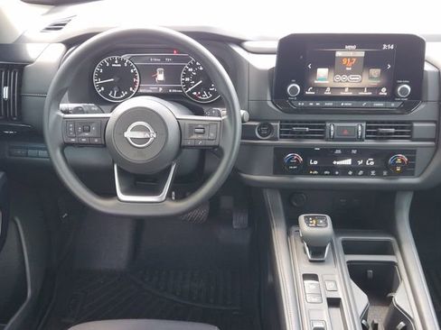 Used 2025 Nissan Pathfinder S FWD image 17
