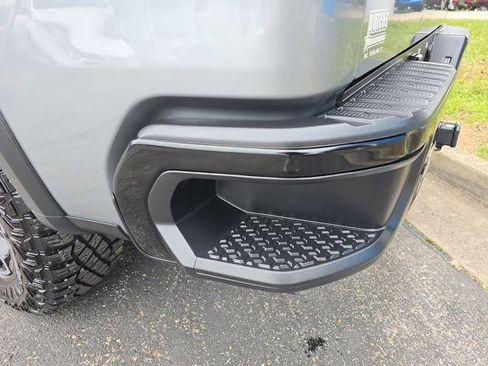 Used 2024 Chevrolet Silverado 1500 ZR2 w/ Technology Package image 16