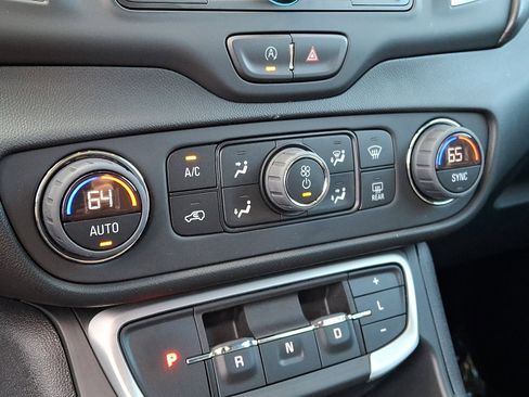 Certified 2022 GMC Terrain SLE w/ Driver Convenience Package FWD image 17