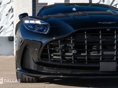 Used 2024 Aston Martin DB12 Coupe image 4