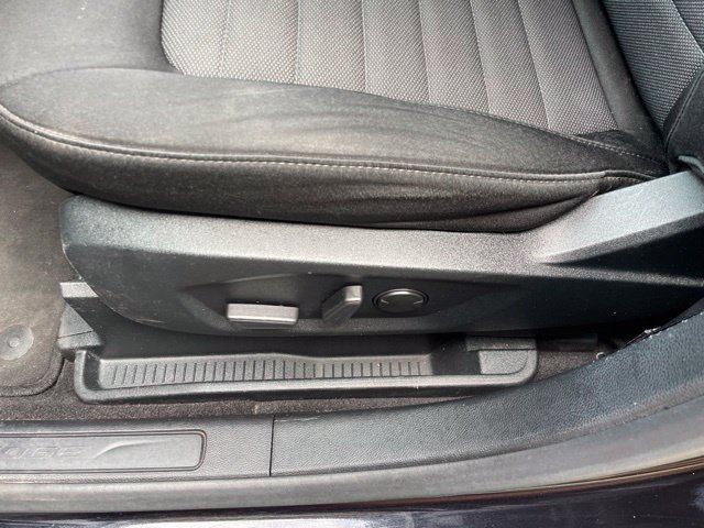 Used 2020 Ford Edge SE FWD image 22