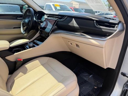 Used 2022 Jeep Grand Cherokee Limited AWD/4WD image 20
