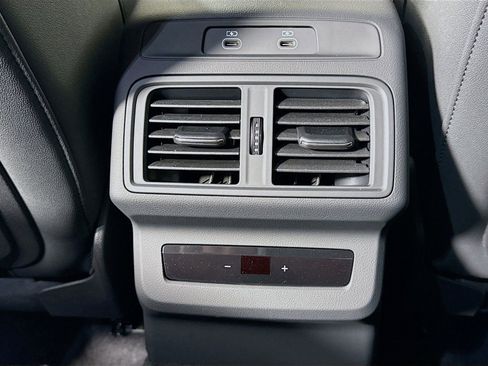 Used 2025 Audi Q5 Premium w/ Convenience Package image 22