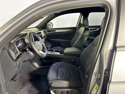Certified 2025 Volkswagen Atlas Cross Sport SE AWD/4WD image 12