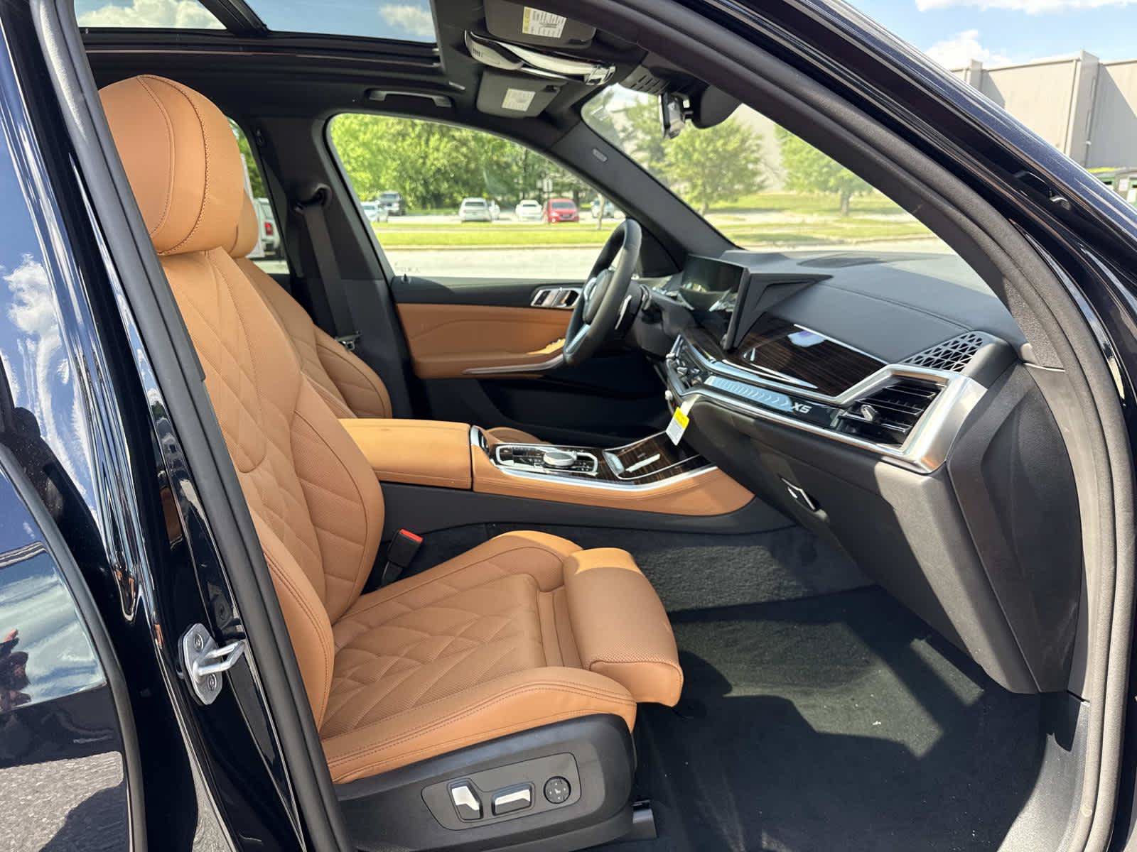 Used 2026 BMW X5 xDrive40i w/ M Sport Package AWD/4WD image 16