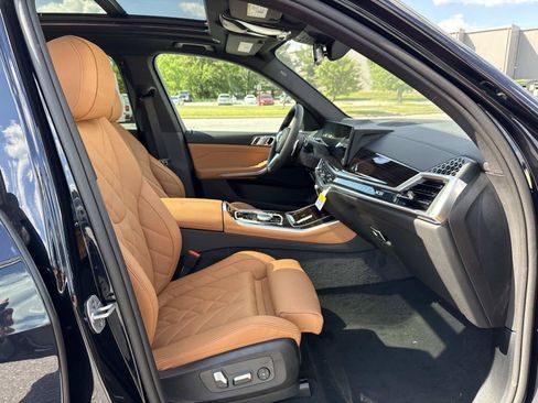 New 2026 BMW X5 xDrive40i w/ M Sport Package AWD/4WD image 16