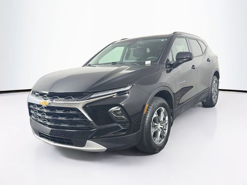 Used 2023 Chevrolet Blazer LT w/ Convenience Package FWD image 3