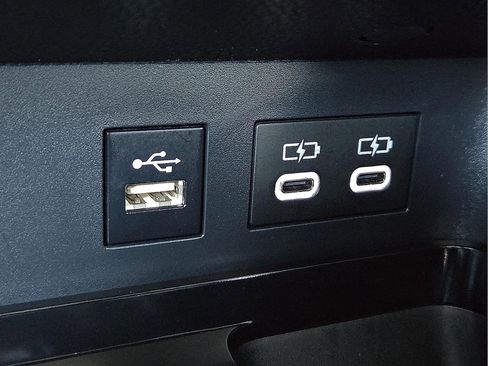 Used 2025 Toyota Camry SE image 19