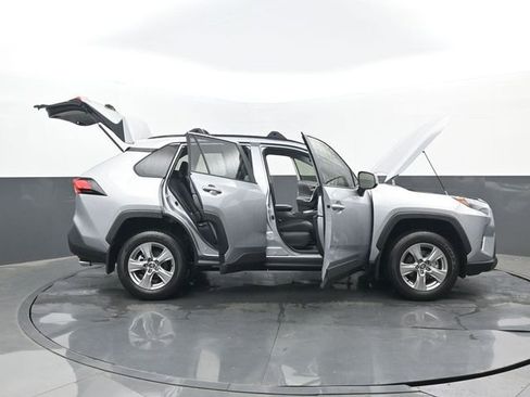 Used 2025 Toyota RAV4 XLE FWD image 31