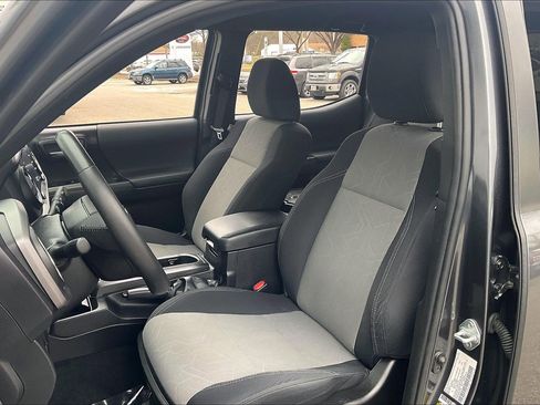 Used 2021 Toyota Tacoma TRD Sport w/ Technology Package image 29