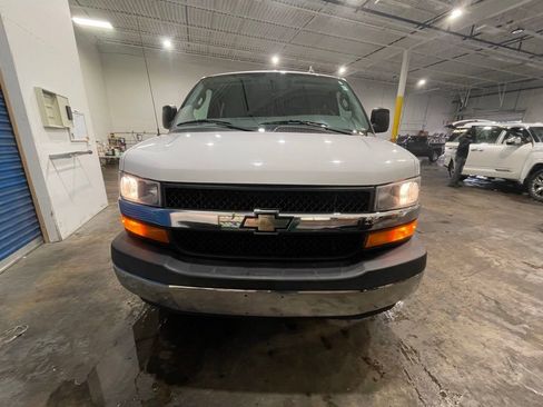 Used 2017 Chevrolet Express 3500 LT w/ LT Preferred Equipment Group image 2