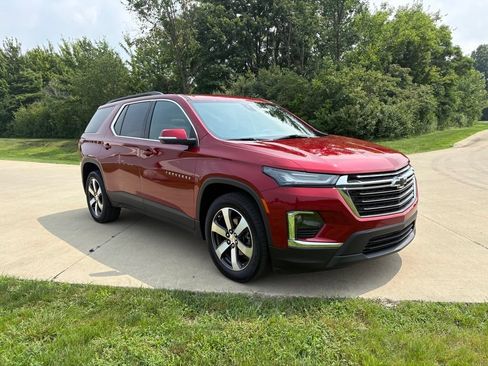 Used 2023 Chevrolet Traverse LT w/ LT Premium Package AWD/4WD image 11