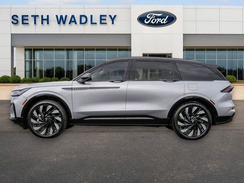 New 2026 Lincoln Nautilus Reserve w/ Jet Appearance Package image 4