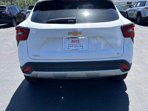 Used 2025 Chevrolet Trax LT w/ LT Convenience Package FWD image 11