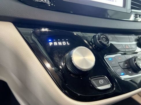 Used 2023 Chrysler Voyager LX FWD image 17