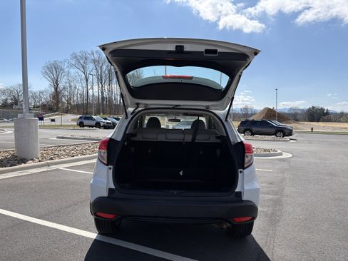 Used 2021 Honda HR-V LX image 11