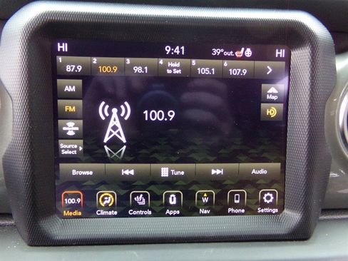 Used 2023 Jeep Gladiator Overland w/ Cold Weather Group image 46